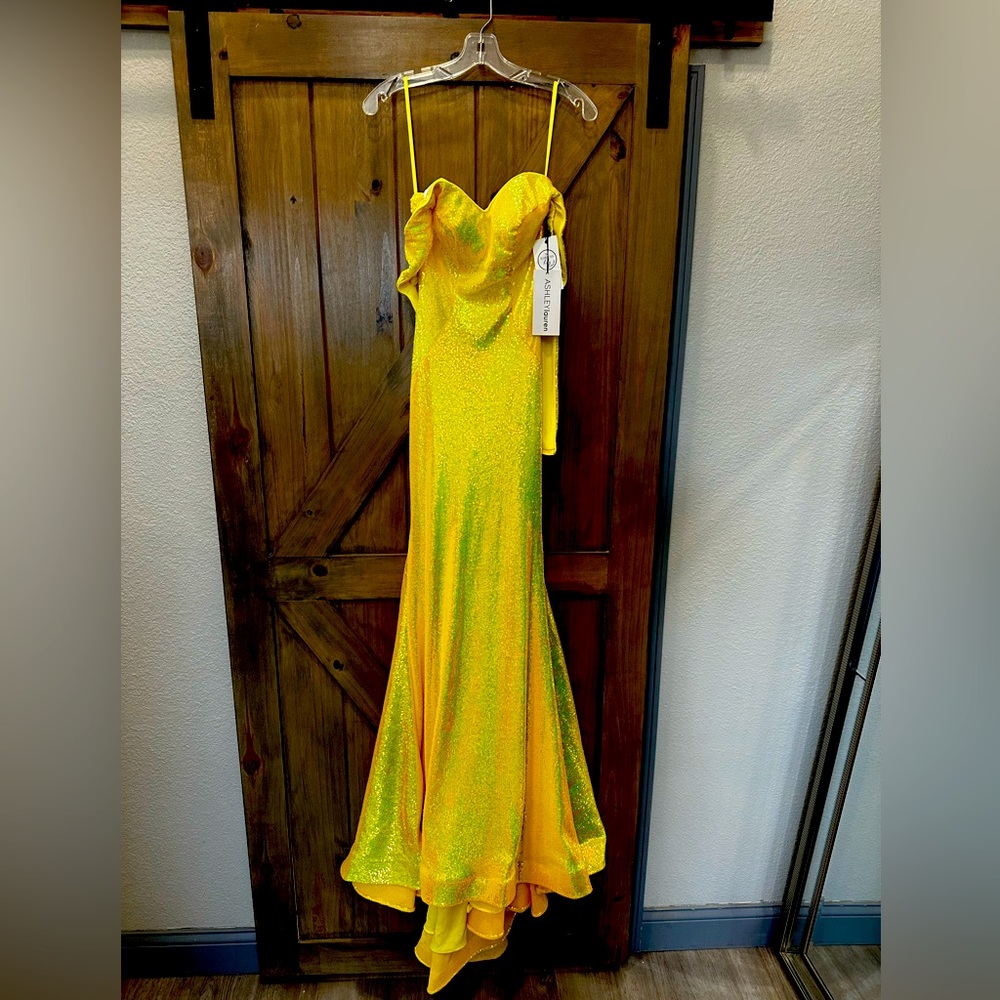 NEW Ashley Lauren Yellow Prom Dress Size 0